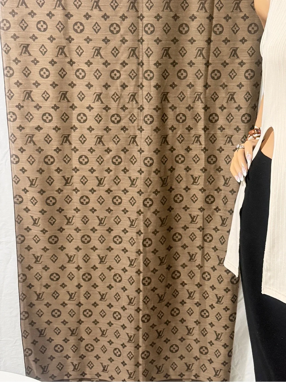 A Luxury Monogram Cashmere Silk Blend Fringe Scarf Wrap 28.5” x 72” Brown☑️